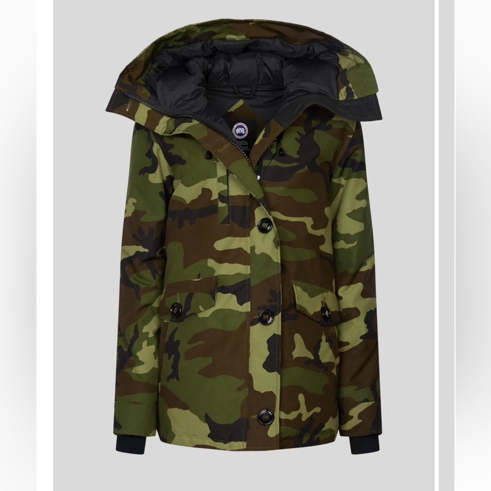 New without tags Canada Goose Rideau Hooded parka down camouflage size medium